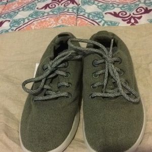 All birds wool runners shoes.